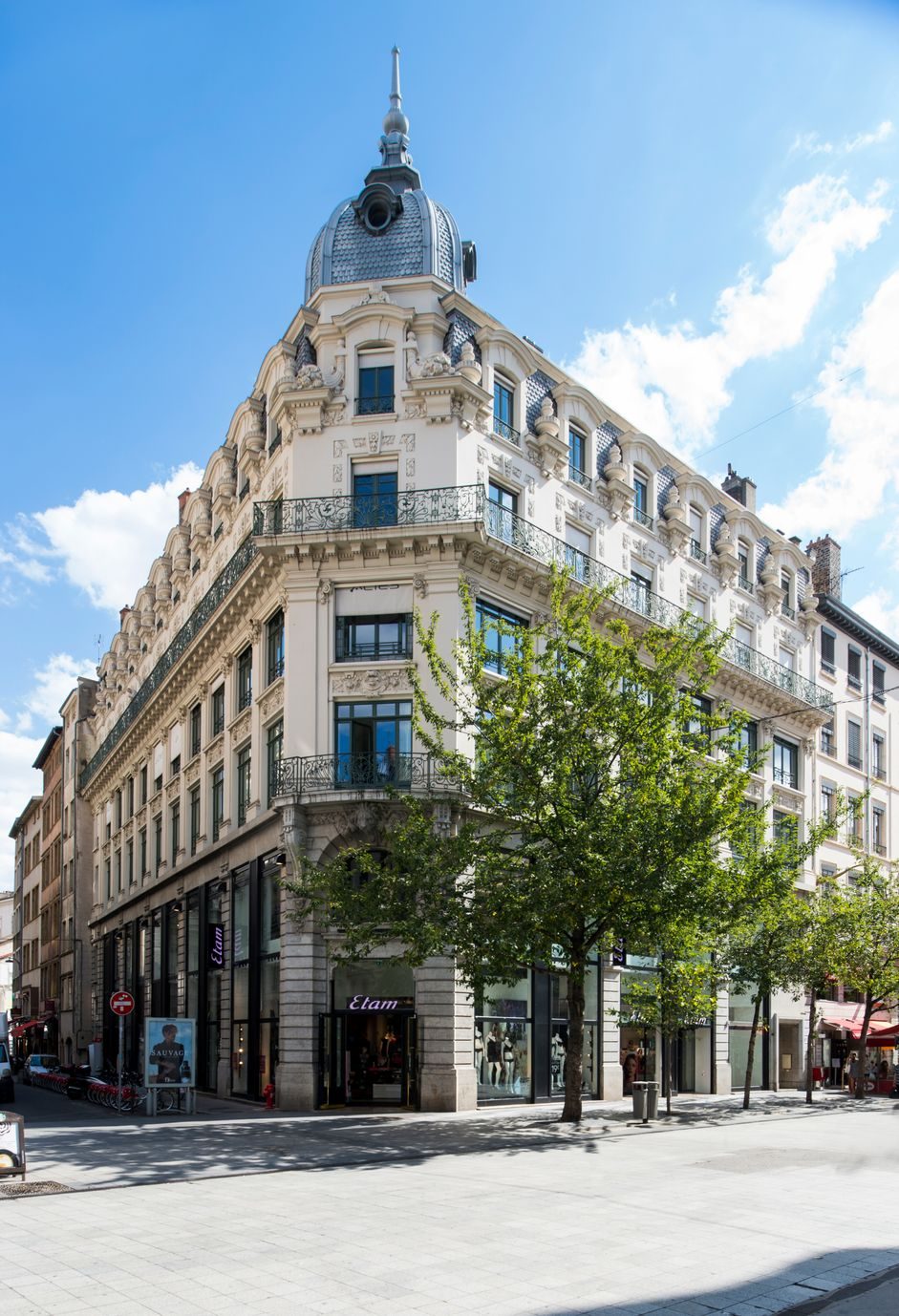 Lyon High Street